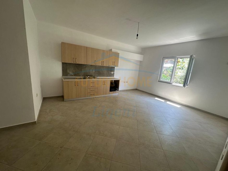 Shitet, Apartament 2+1, Ali Demi, Tiranë. LI54400