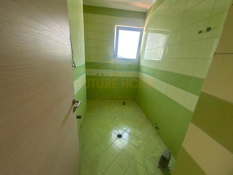 Shitet, Apartament 2+1, Ali Demi, Tiranë. LI54400