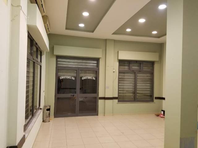 Tirane, jepet me qera dyqan Kati 0, 61 m² 400 Euro (Rruga e Kavajes)