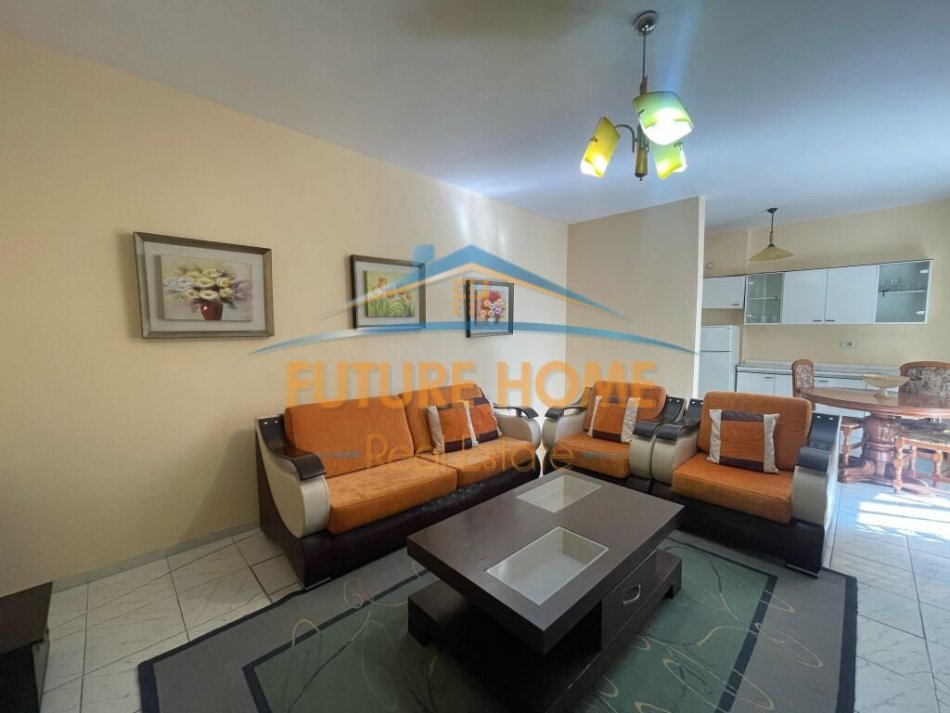 Tirane, jepet me qera apartament 2+1 Kati 4, 93 m² 550 € (Vasil Shanto)