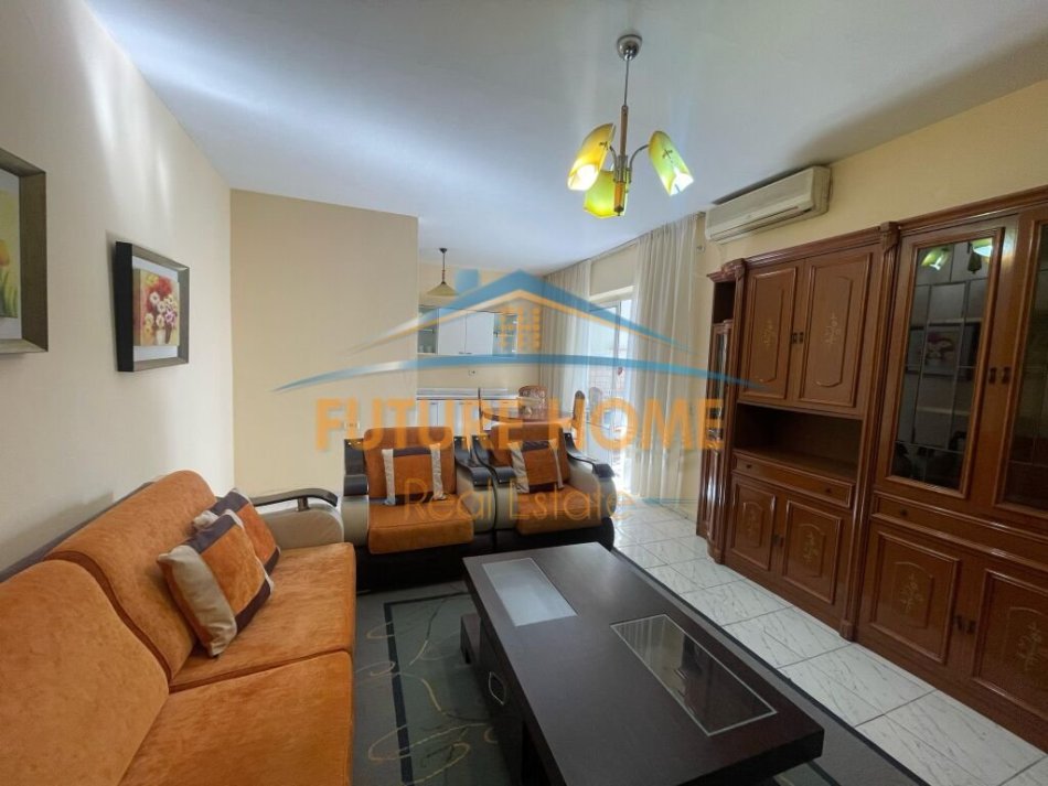 Tirane, jepet me qera apartament 2+1 Kati 4, 93 m² 550 € (Vasil Shanto)