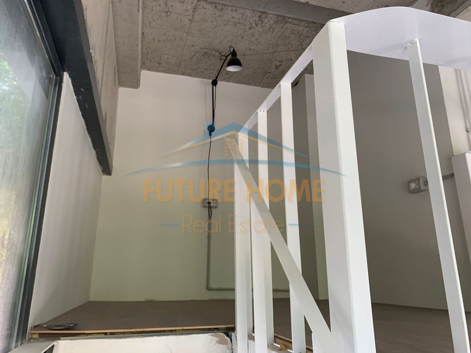 Tirane, shes dyqan Kati 0, 45 m² (MYSLYM SHYRI)