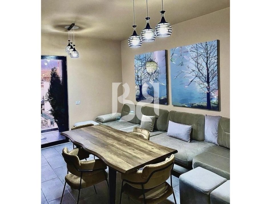 Tirane, jepet me qera apartament 1+1 Kati 3, 87 m² 400 € (Rruga 5Maji)