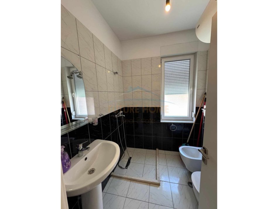 Tirane, shitet apartament 1+1+Ballkon Kati 8, 60 m² 108.000 € (DRITAN HOXHA)   UNA54473