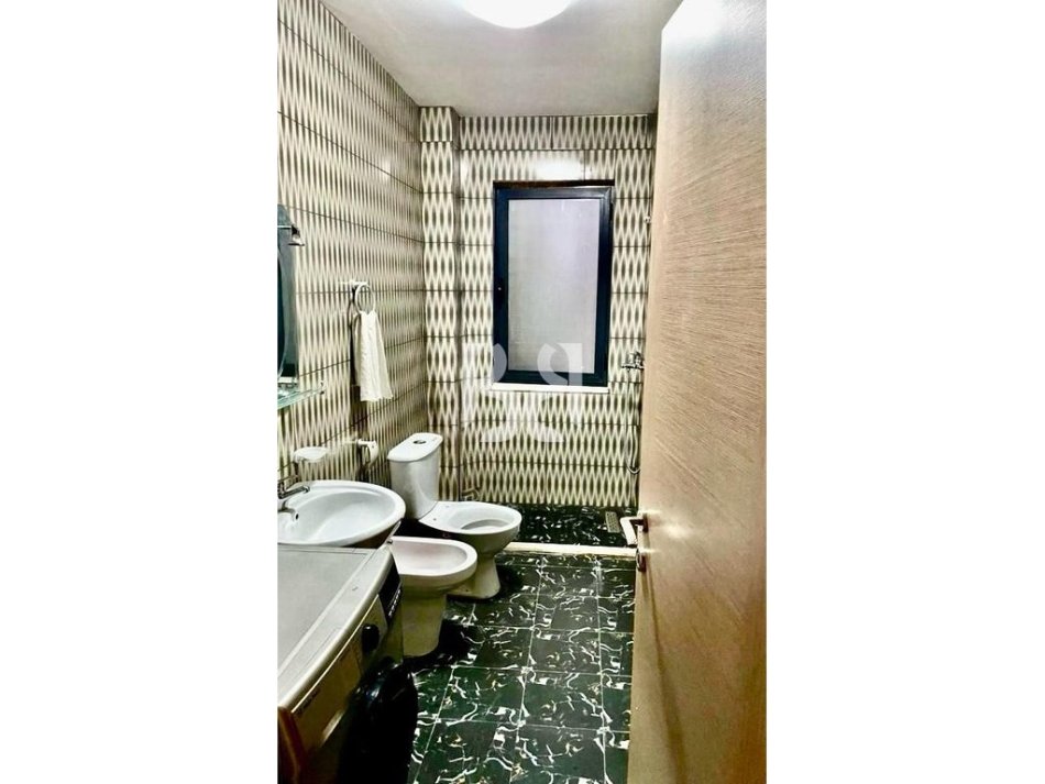 Tirane, jepet me qera apartament 1+1 Kati 3, 87 m² 400 € (Rruga 5Maji)