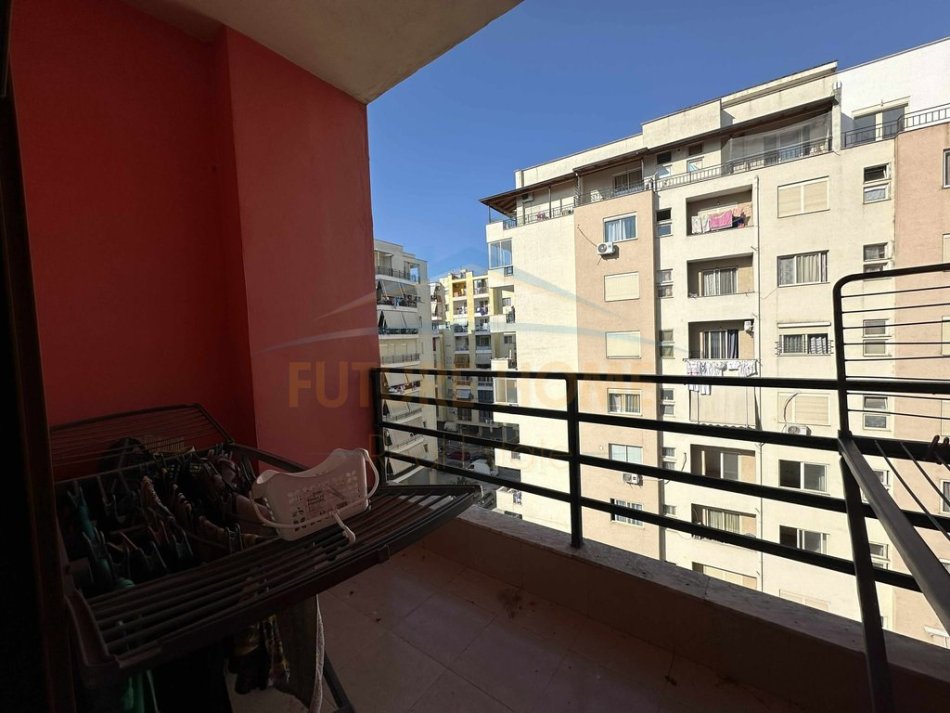 Shitet, Apartament 2+1+2, Misto Mame,Tirane. UNA54608