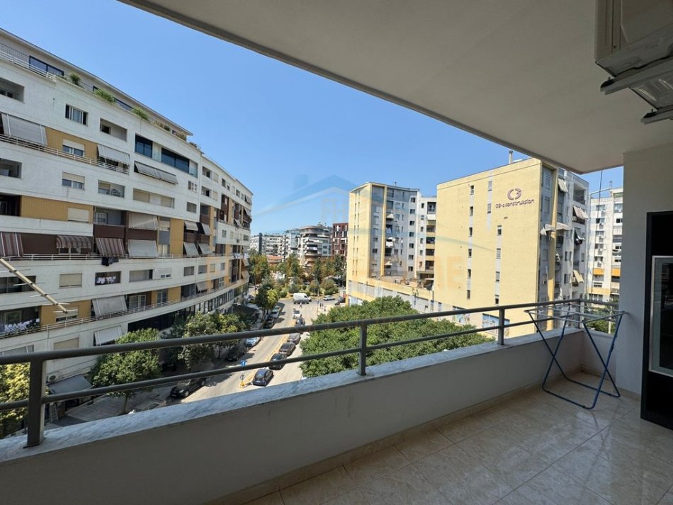 Tirane, jepet me qera apartament 1+1+Ballkon Kati 4, 70 m² 430 € (RROTONDO ASTIRIT)   UNA54666