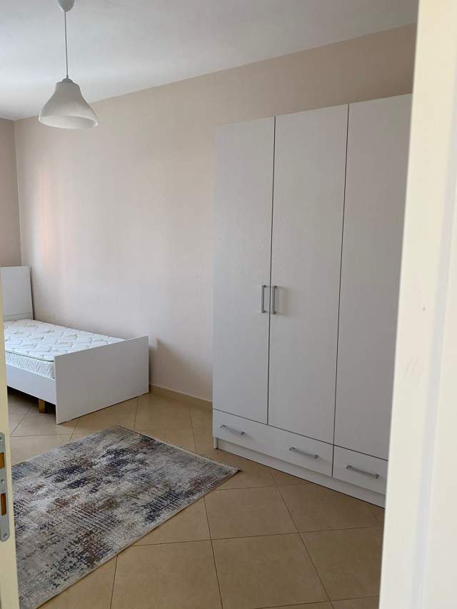 Tirane, jepet me qera apartament 2+1+BLK Kati 5, 105 m² 400 Euro (Spitali Amerikan 3)