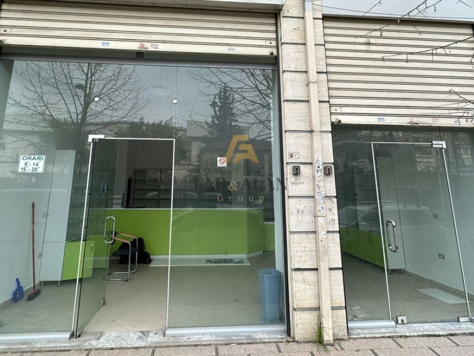 Tirane, jepet me qera dyqan Kati 0, 52 m² 400 € (Venue Club, Porcelan)