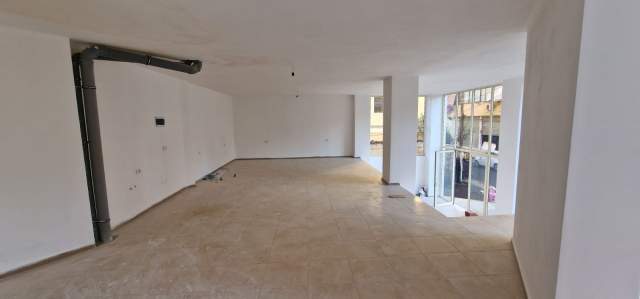 Tirane, jepet me qera ambjent biznesi Kati 0, 1.235 m² 800 Euro (Brraka)