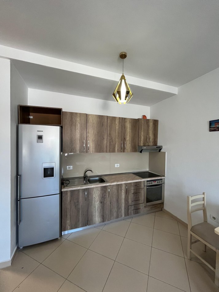 Tirane, shitet apartament 1+1+Ballkon Kati 8, 71 m² 110.000 € (Golden Park, Perball Amerikan 3)