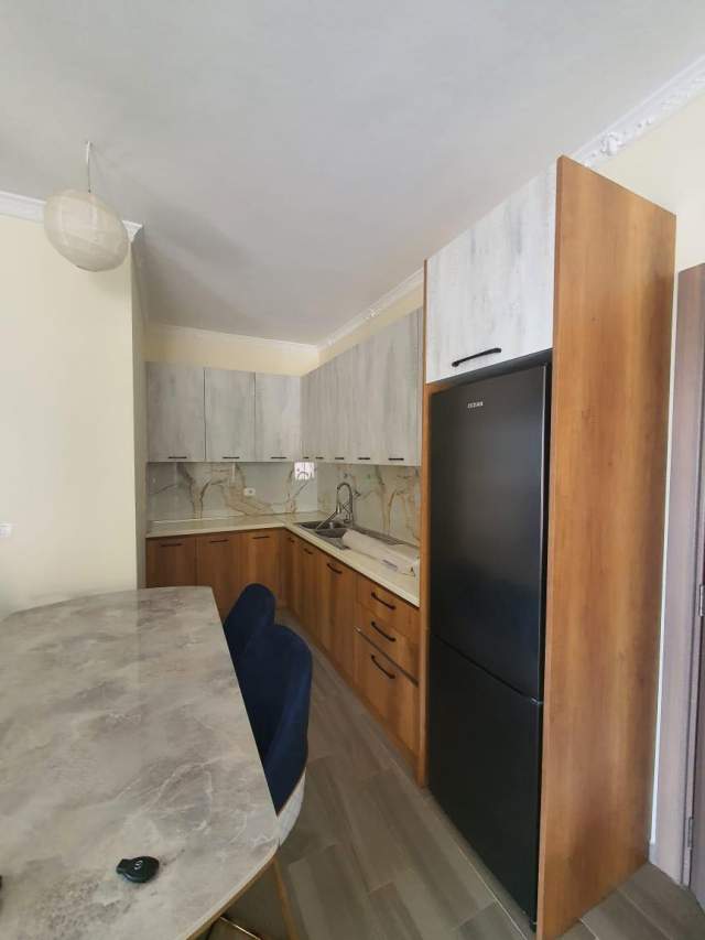 Tirane, jepet me qera apartament 2+1+BLK Kati 4, 112 m² 400 mije leke KOMBINAT