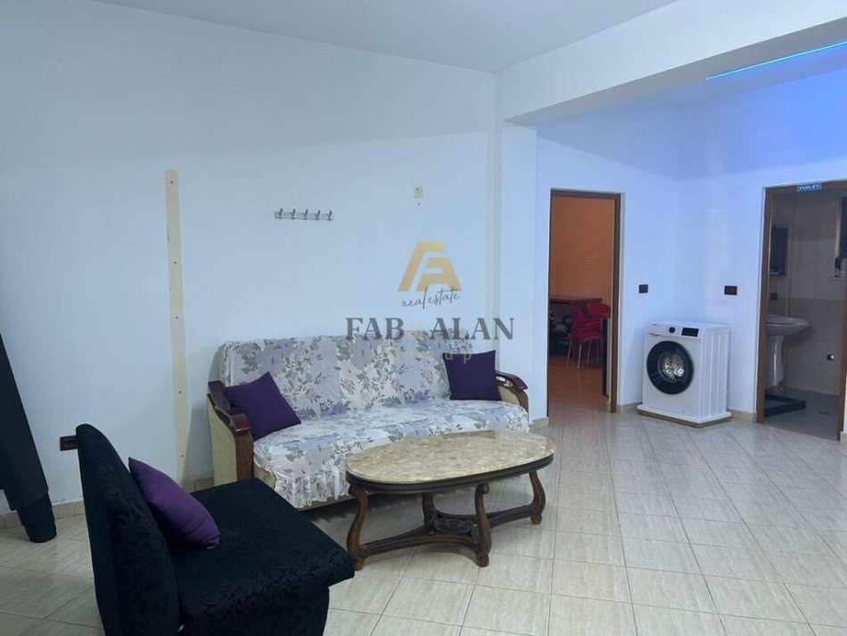 Tirane, jepet me qera apartament 1+1 Kati 0, 80 m² 350 € (Spitali Amerikan 3)