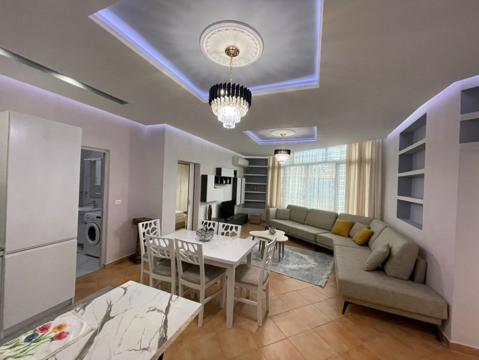 Tirane, jepet me qera apartament 1+1 Kati 3, 70 m² 600 € (liqeni i thate)