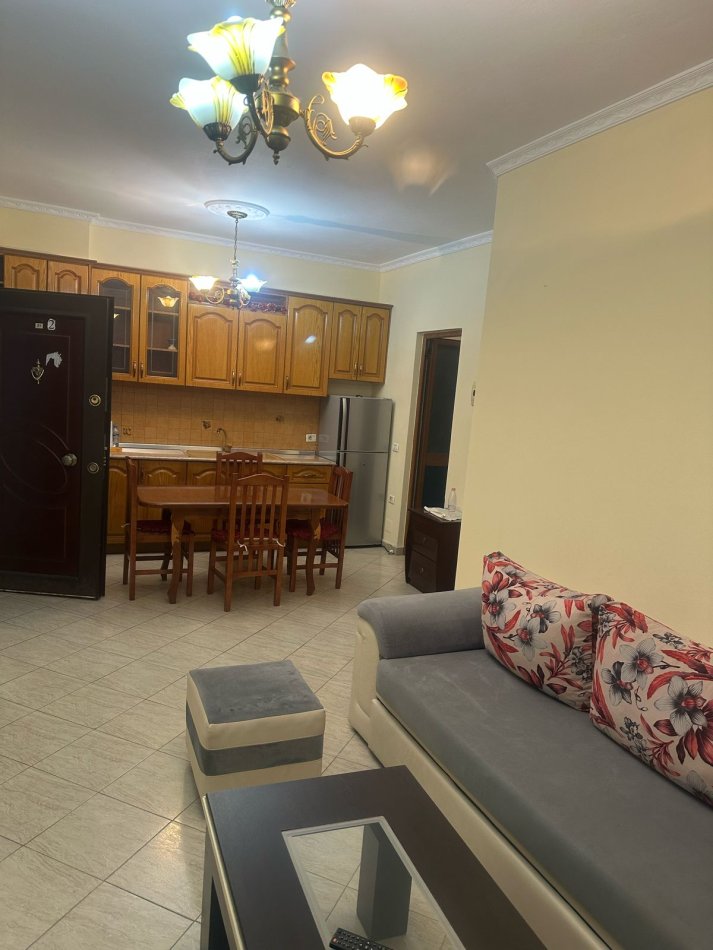 Tirane, jepet me qera apartament 1+1+Ballkon , 56 m² 79.000 € 