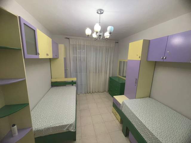 Tirane, jepet me qera apartament 2+1+BLK Kati 2, 110 m² 650 Euro (rruga Ramazan Demneri)