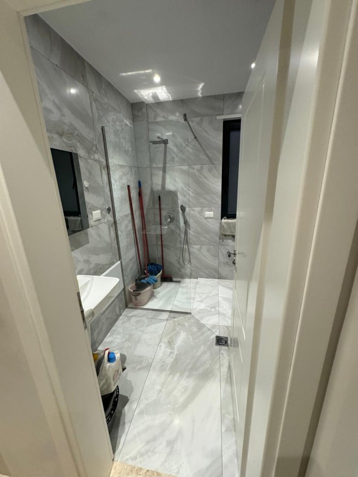 Tirane, jepet me qera apartament 1+1 , 73 m² 750 € (Liqeni i Thatë)