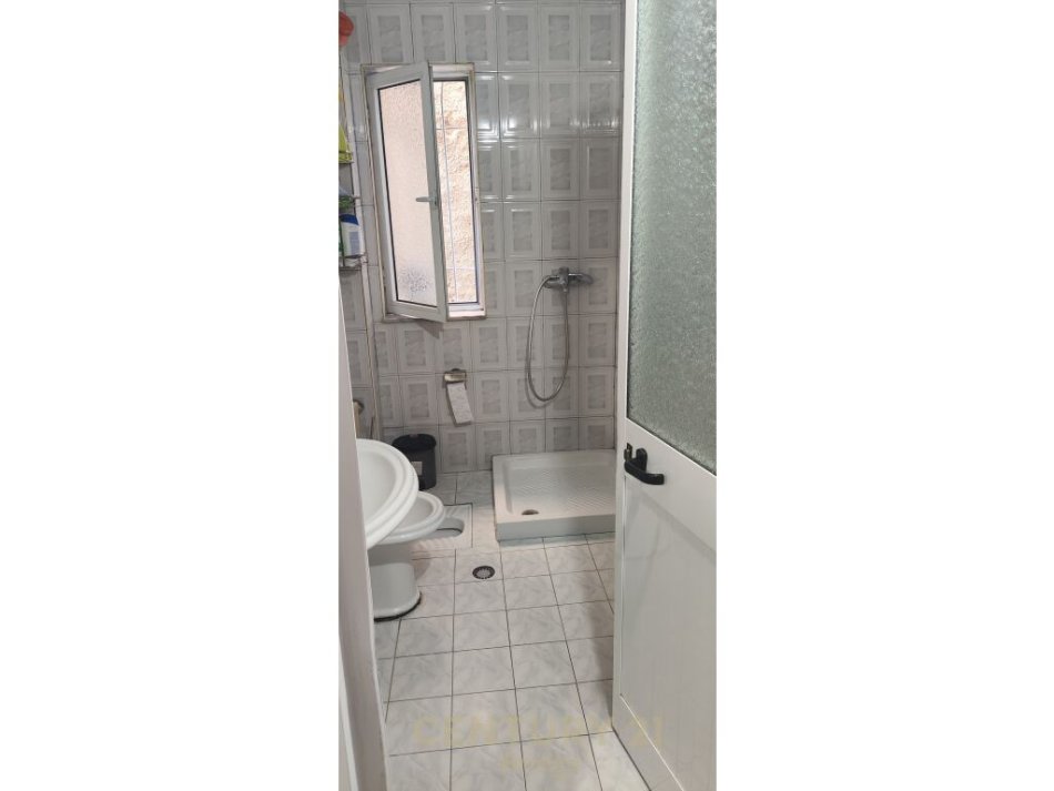 Tirane, shitet apartament 2+1+Ballkon Kati 4, 70 m² 110.000 € (PRANË MATERNITETIT TË RI)