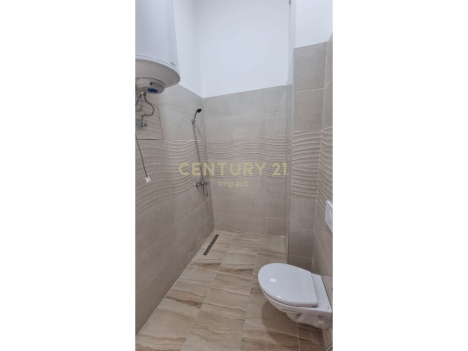 Tirane, shitet apartament 2+1+Ballkon Kati 1, 92 m² 160.000 € (TE ARLIS FARMACIA 10)