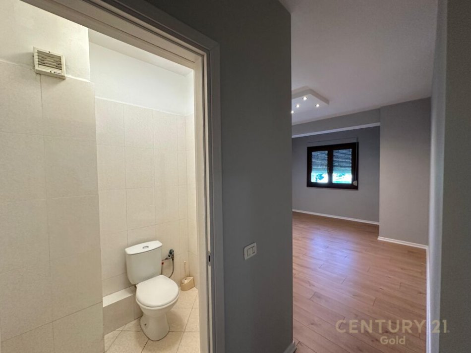 Tirane, shitet apartament 2+1+Ballkon Kati 4, 114 m² 199.000 € (prane rruges "RIZA CEROVA")