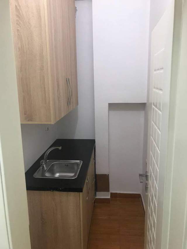 Jepet me qera zyra pune te mobiluara tek Pallatet Agimi, prane Kafe Roma