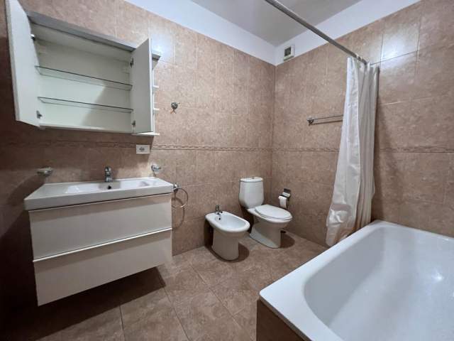 Tirane, jap me qera apartament 2+1 Kati 6, 120 m² 1.300 Euro (air albania)