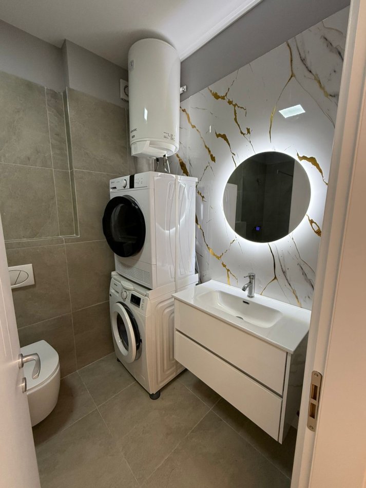 Tirane, jepet me qera apartament 1+1+Ballkon Kati 5, 70 m² 500 € (Oasis Residence)