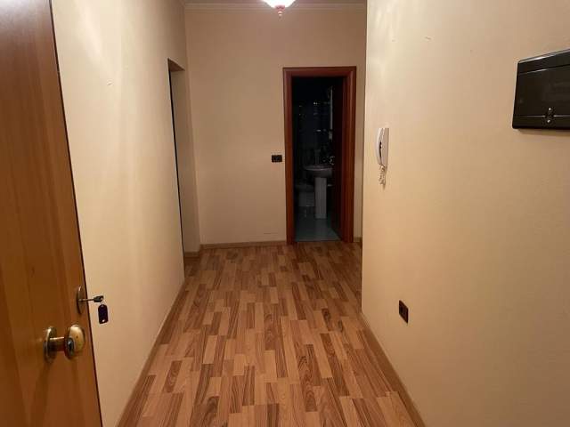 Tirane, jepet me qera apartament 90 m² 500 Euro (Rruga faik konica)