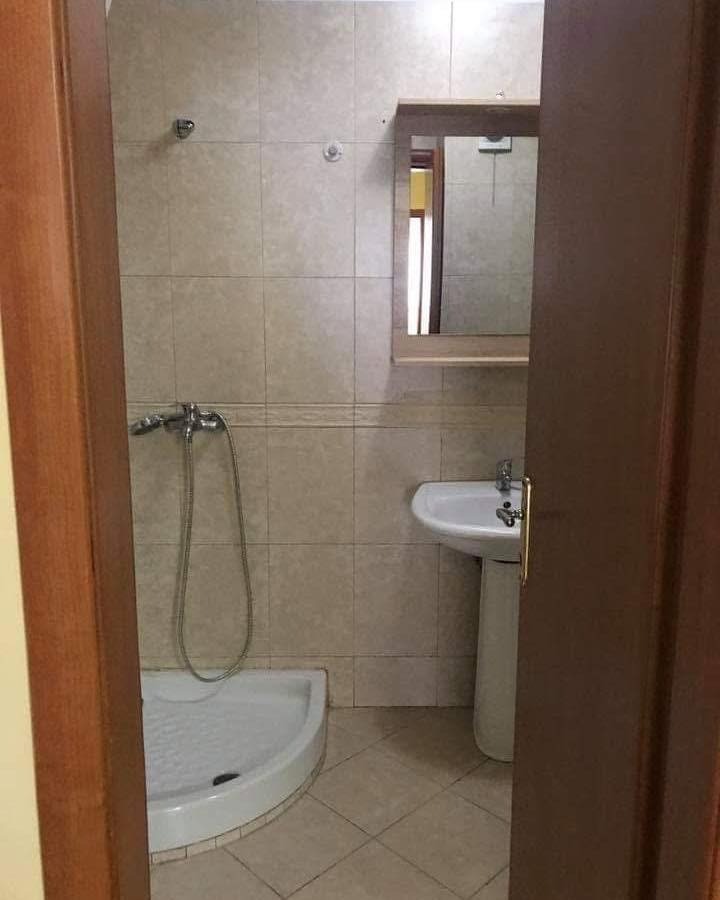 Tirane, jepet me qera zyre Kati 2, 85 m² 600 € (Selvia ,Rruga Isa Boletini)