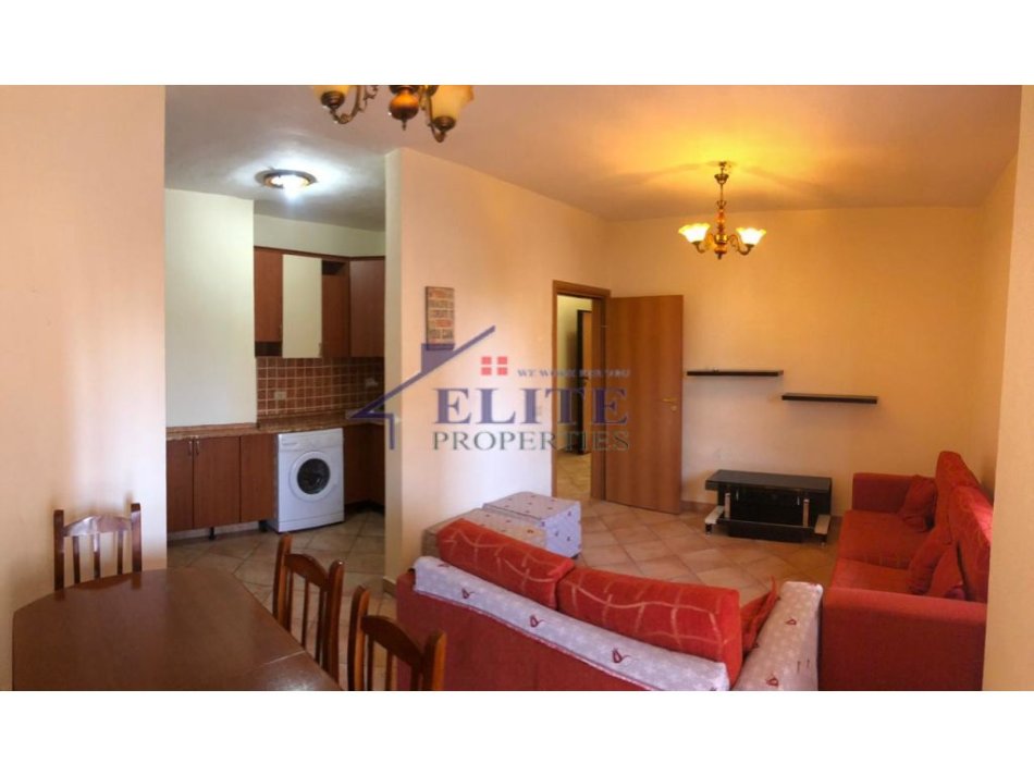 Tirane, jepet me qera apartament 1+1+Ballkon Kati 5, 70 m² 400 € (9 Kateshet)
