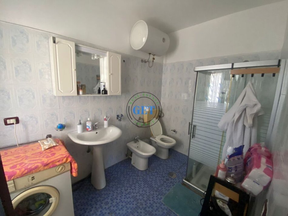 Durres, shitet shtepi 4+1+Ballkon Kati 1, 444 m² 175.000 € (Shkolla Hajdar Dushi)