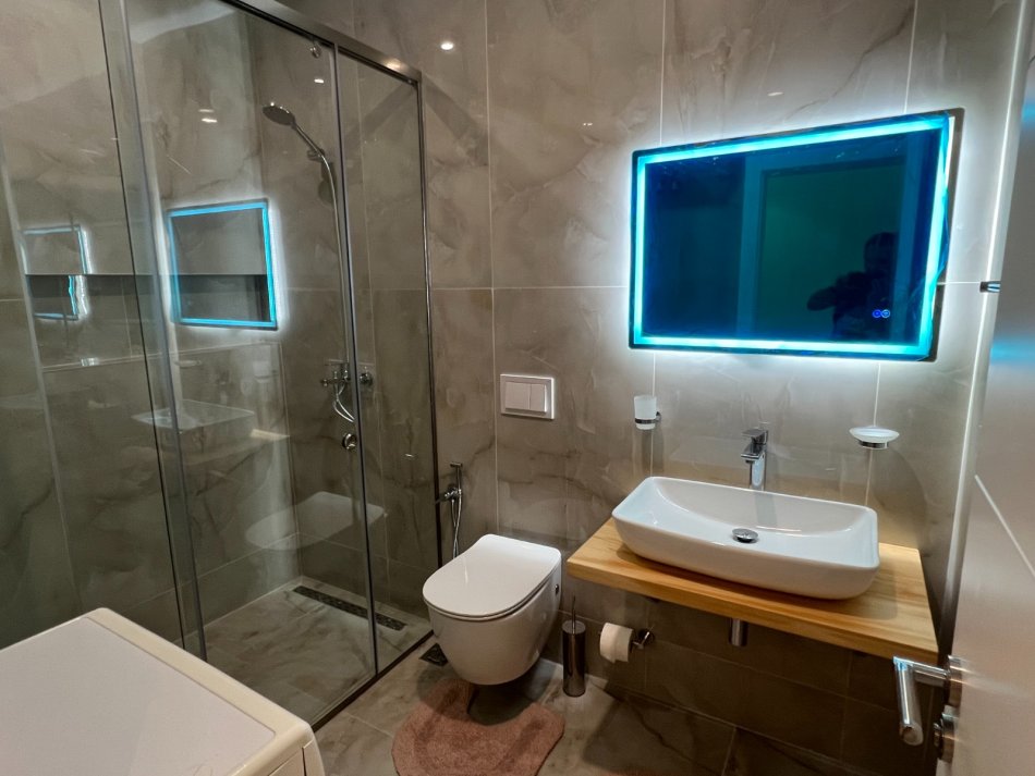 Tirane, jap me qera apartament 1+1 Kati 5, 78 m² 550 € (Tregu elektrik)