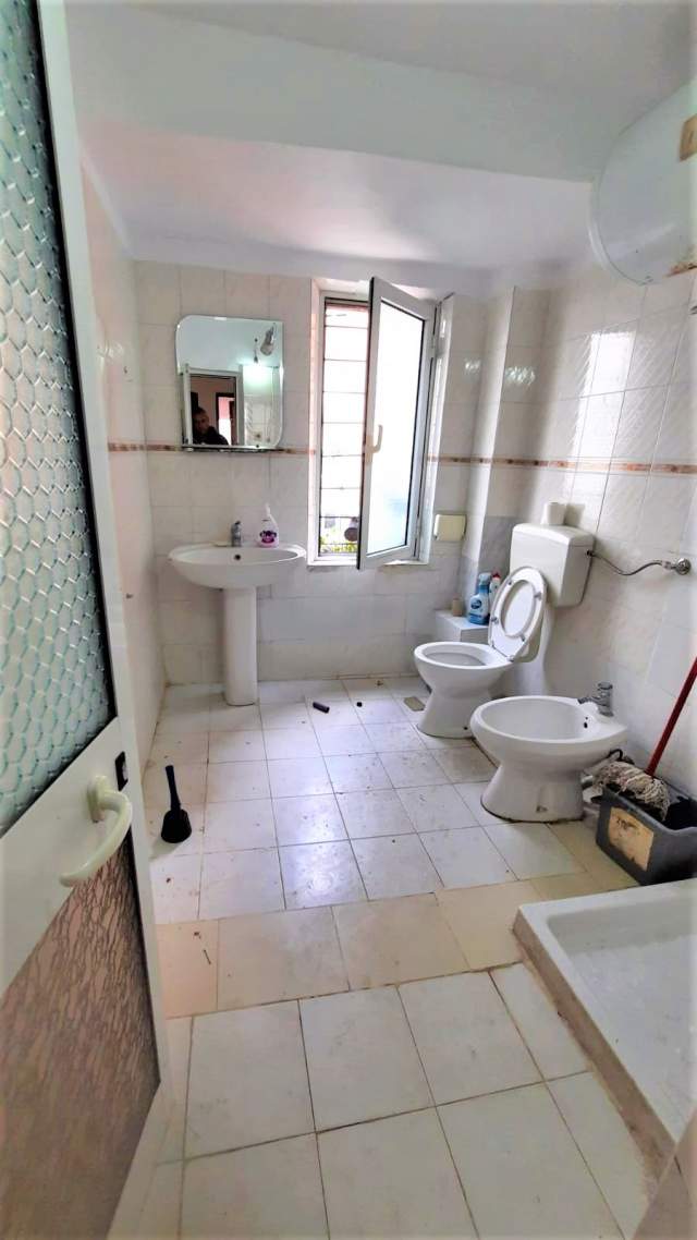 Tirane, ofert apartament 3+1 Kati 4, 96 m² 130.000 Euro (Rruga Tefta Tashko)