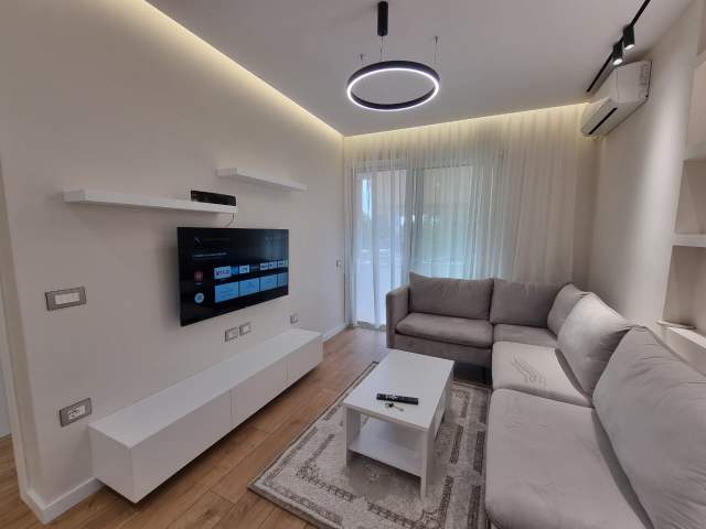 Tirane, jepet me qera apartament 1+1+BLK Kati 5, 65 m² 600 Euro (Ambasada Amerikane)