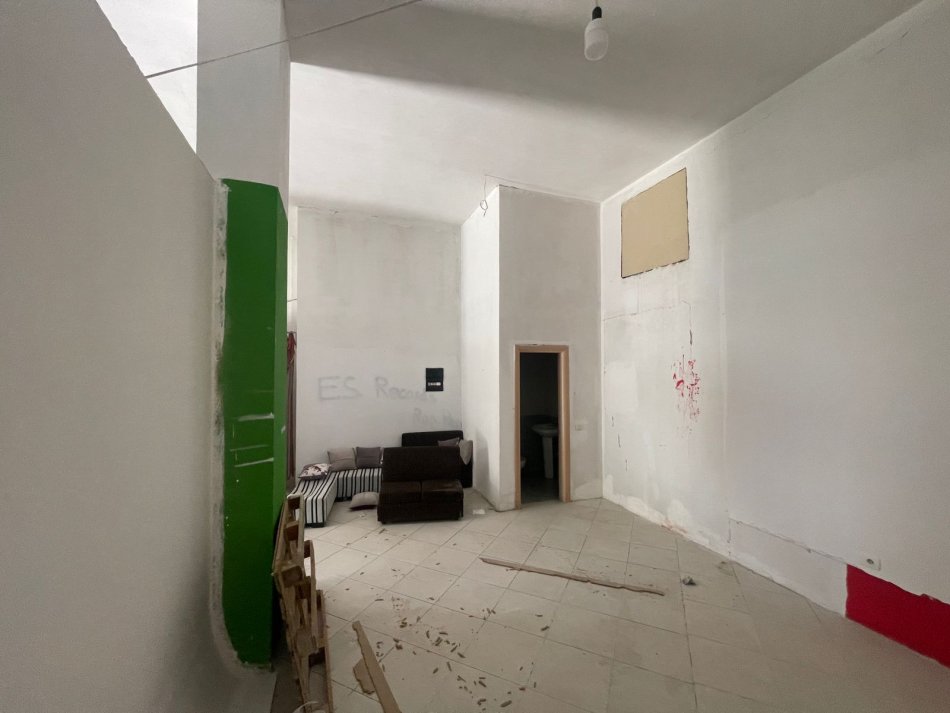 Tirane, shitet ambjent biznesi Kati 0, 80 m² 110.000 € (Shkoze Ambient Biznesi Ne Shitje Me Hipoteke Okazion)