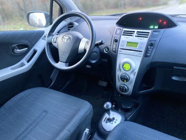 Tirane, shes makine Toyota yaris Automatike Viti 2007,