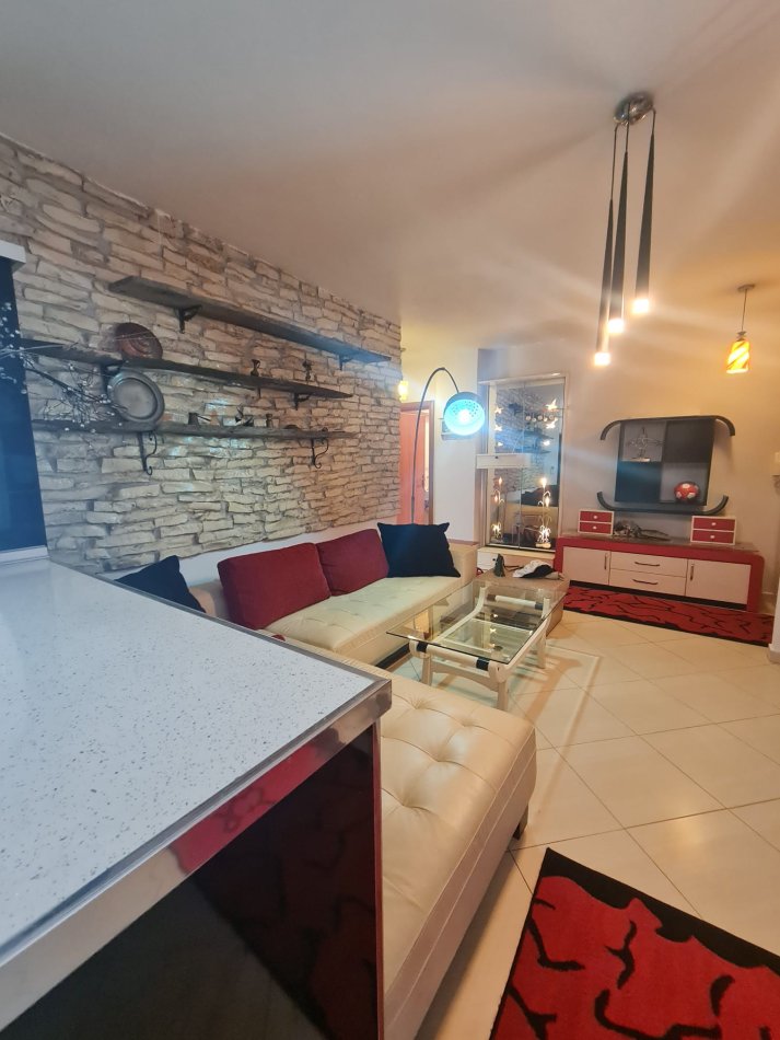 Tirane, jepet me qera apartament 2+1, Kati 5, 90 m² 550 € (21 Dhjetori)