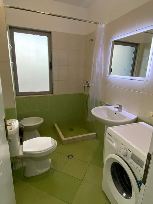 Tirane, jepet me qera apartament 1+1+BLK Kati 8, 71 m² 42.000 Leke (Rruga Sokrat Miho)