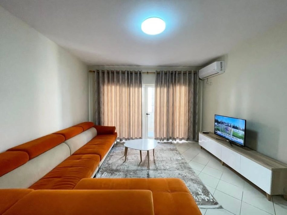 Tirane, jepet me qera apartament 2+1 Kati 4, 90 m² 550 € (astir)