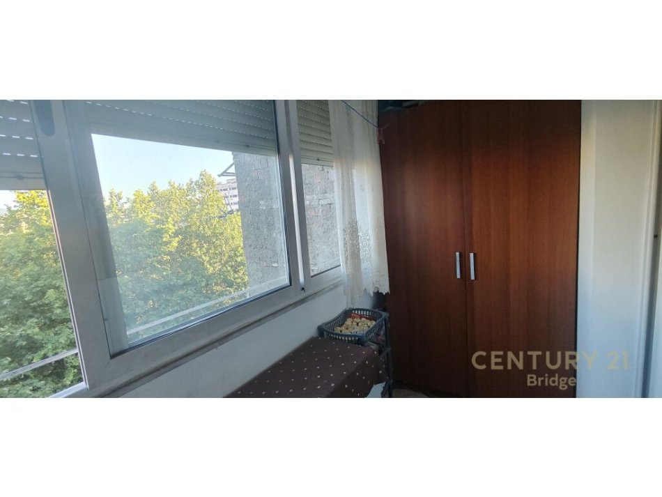 Tirane, shitet apartament 2+1+Ballkon Kati 4, 70 m² 110.000 € (PRANË MATERNITETIT TË RI)