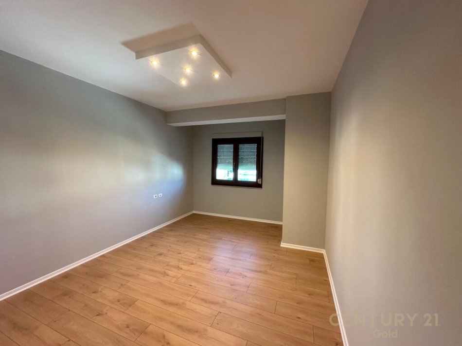 Tirane, shitet apartament 2+1+Ballkon Kati 4, 114 m² 199.000 € (prane rruges "RIZA CEROVA")