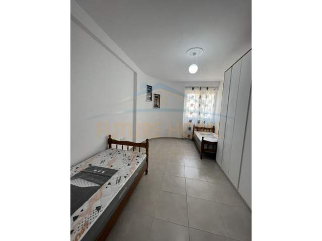 Tirane, jepet me qera apartament 2+1 Kati 5, 102 m² 400 Euro (Yzberisht)