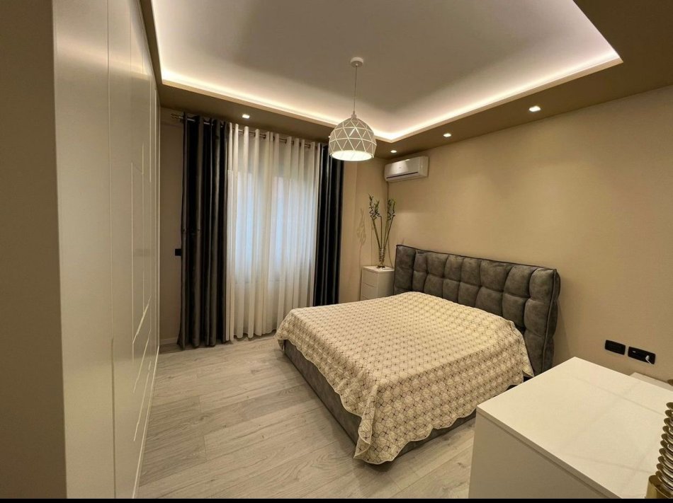 Tirane, jepet me qera apartament 2+1 Kati 2, 95 m² 800 € (rruga hamdi sina)