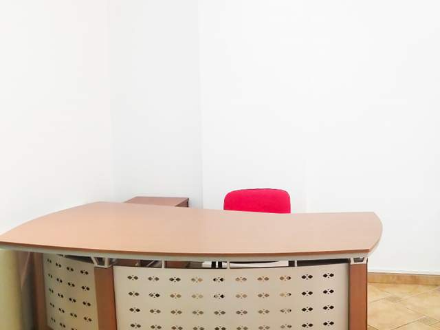 Tirane, jepet me qera zyre 132 m² 1.200 Euro