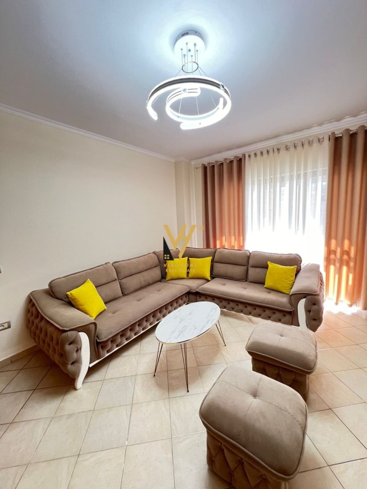 Tirane, jepet me qera apartament 2+1+Ballkon Kati 3, 115 m² 450 € (FRESK)