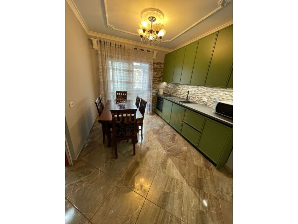 Tirane, jepet me qera apartament 2+1+Aneks+Ballkon Kati 3, 91 m² 1.000 € (Bllok)