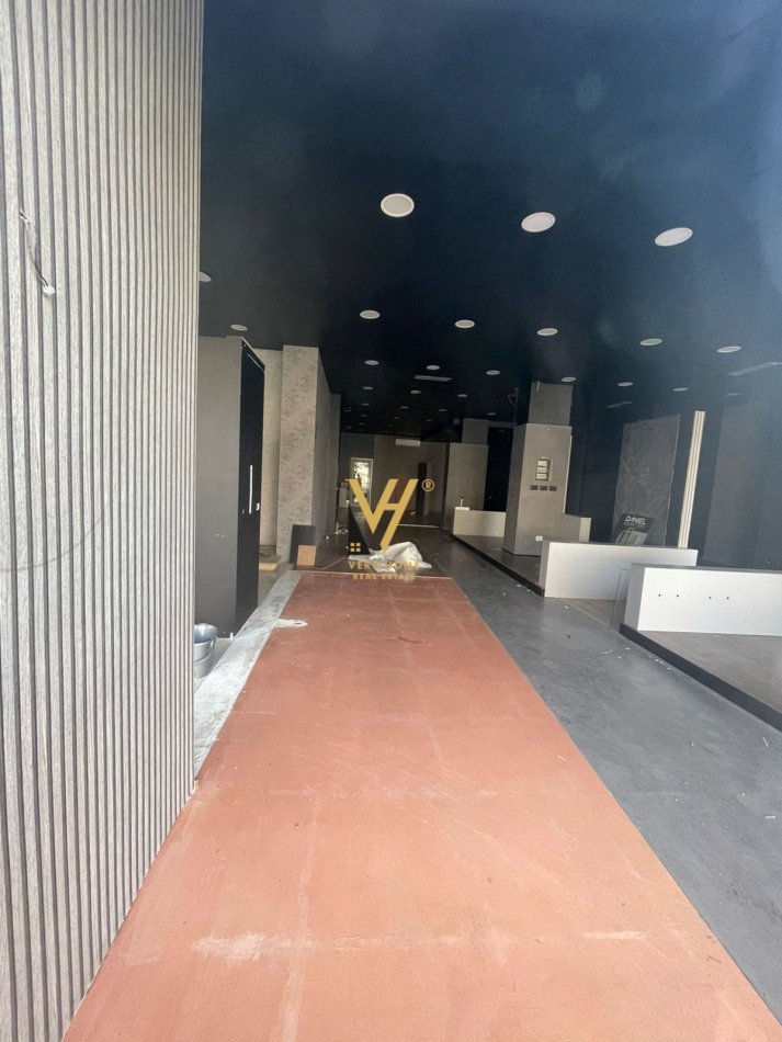 Tirane, jepet me qera dyqan Kati 0, 50 m² 600 € (SELITE)