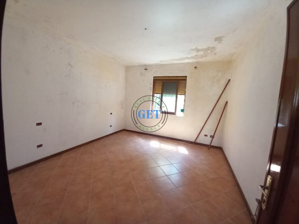 Durres, shitet shtepi 2+1 Kati 0, 480 m² 75.000 € (Sukth)