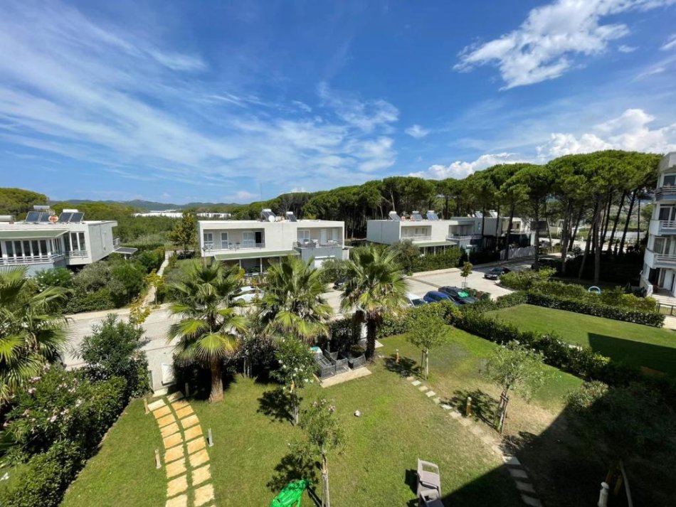 Durres, shes Vile 2+1+Ballkon Kati 2, 191 m² 285.000 € (gjiri i lalzit)