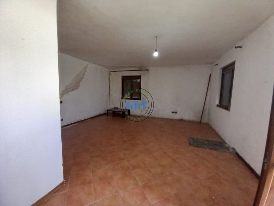 Durres, shitet shtepi 2+1 Kati 0, 480 m² 75.000 € (Sukth)
